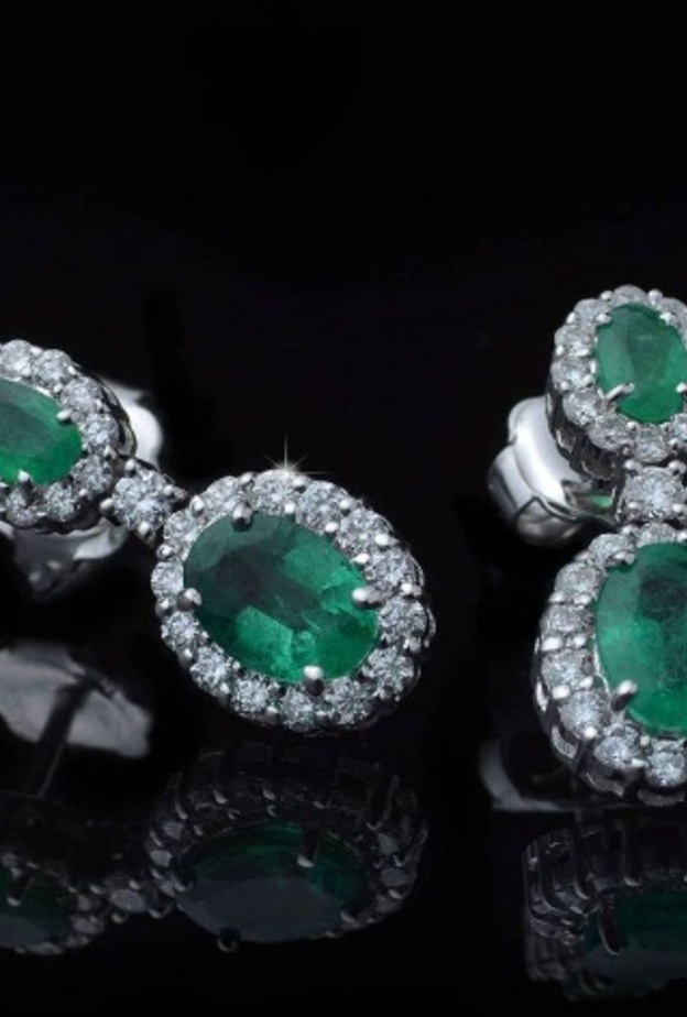 أقراط مميزة من الماس