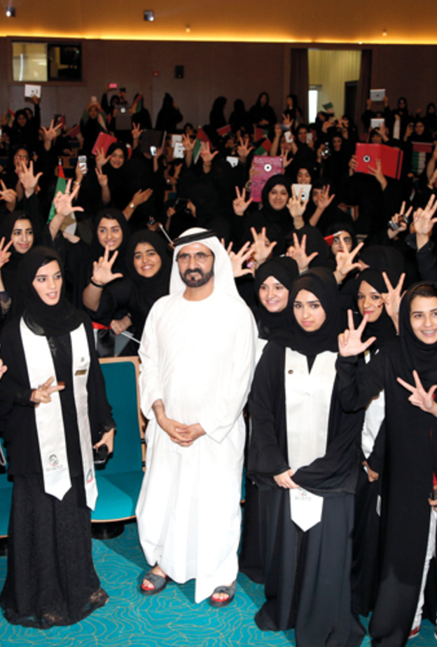 محمد بن راشد ومحمد بن زايد يشيدان بدور المرأة الإماراتية في بناء الوطن