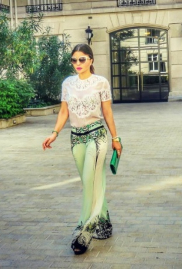 موضة بناطيل الشارلستون مع الجينز الواسع بأسلوب هيفاء وهبي