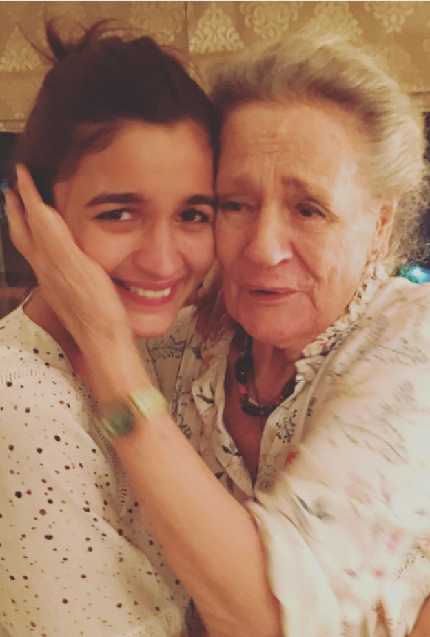 عليا بهات وجدتها مقربتان للغاية