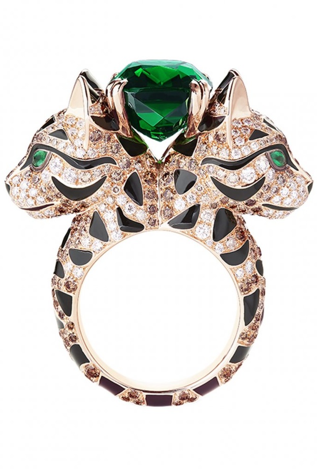 خاتم شانيل من الذهب الأبيض والماس والياقوت