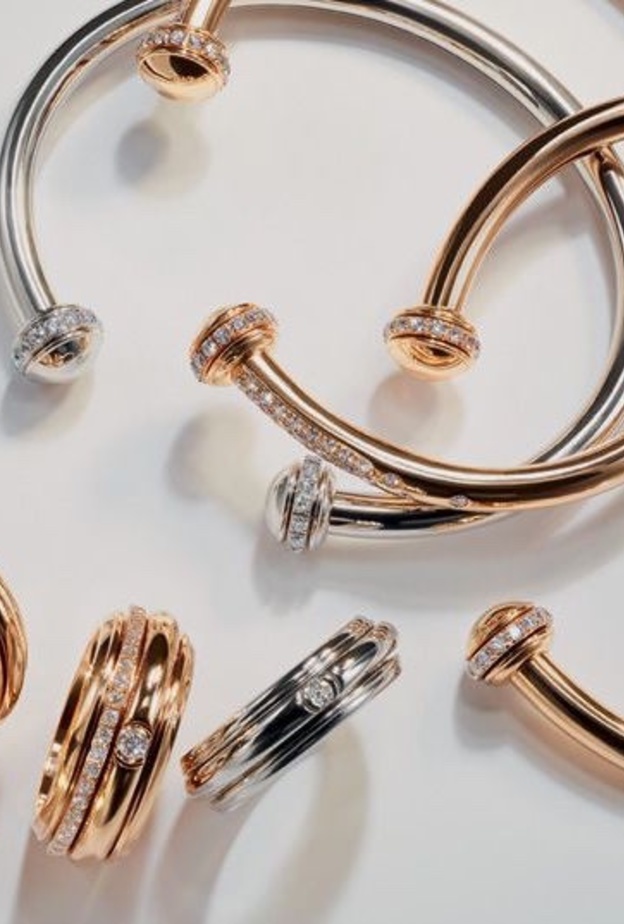 أساور بياجيه الملونة