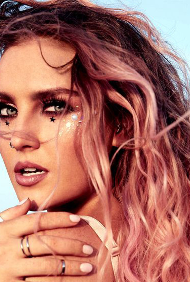 نيكي توتوريالز Nikkie Tutorials بملصقات العيون