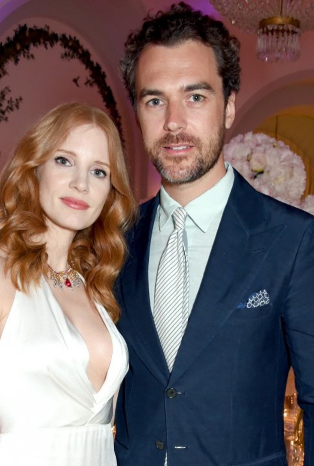 صورة تجمع جيسيكا بعريسها