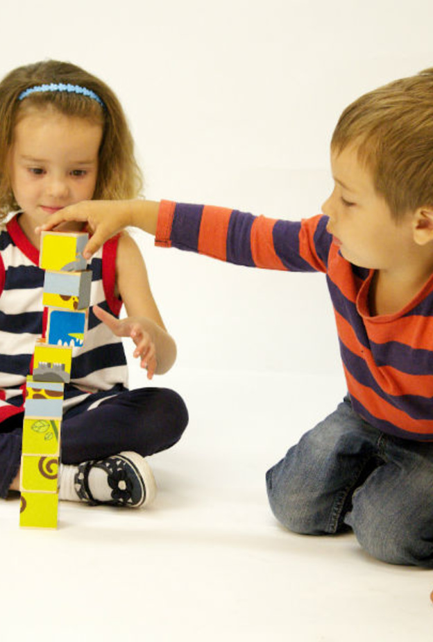 كيفية تربية الطفل من الصغر على المشاركة والتعاون