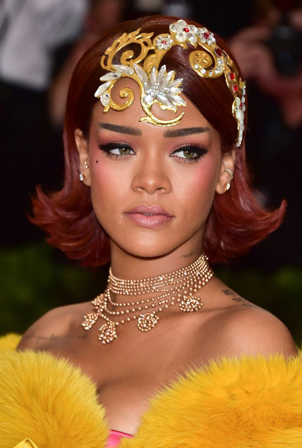 ليا سيدو متألقة بأقراط من شوبارد في مت غالا 2016.