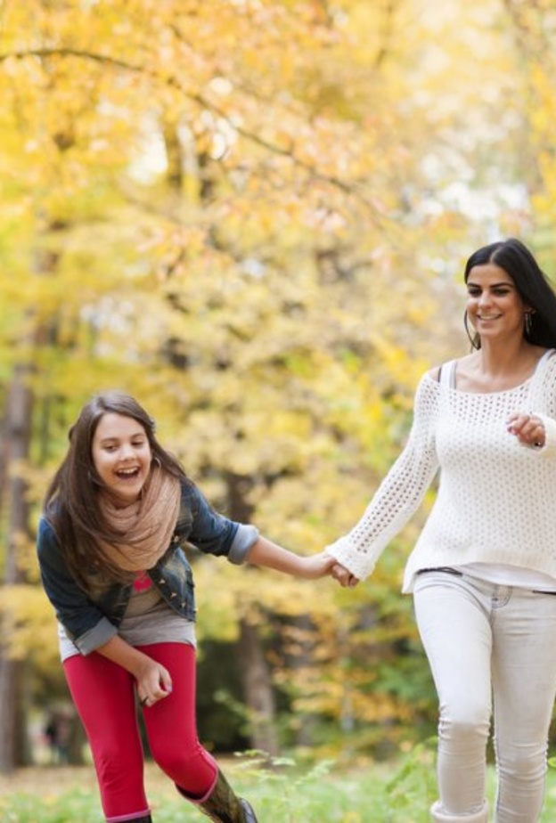 كيف تستطيع الام ان تكسب صداقة ابنتها المراهقة ؟