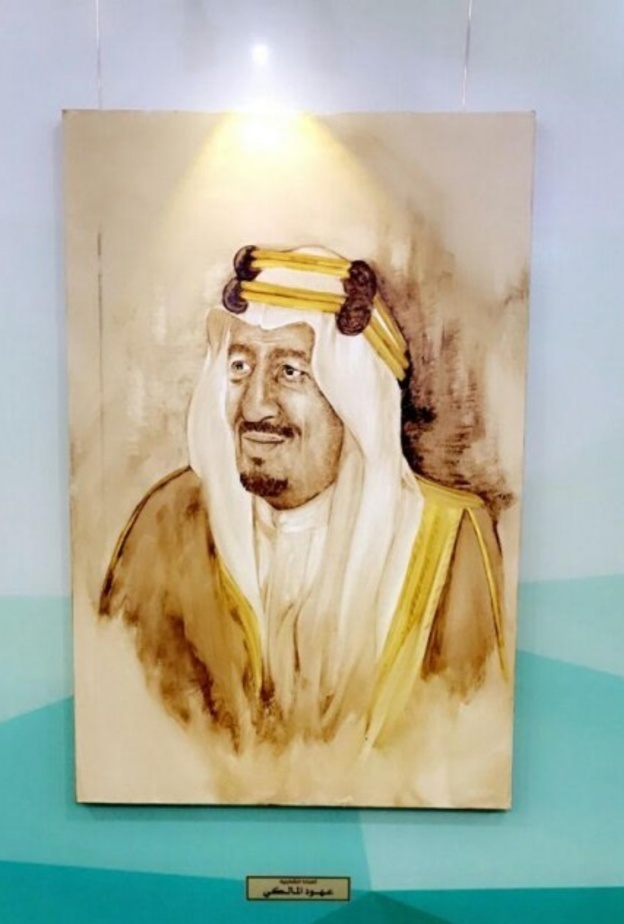 فنانة تشكيلية تبدع بلوحة للملك سلمان بالعقال المقصب