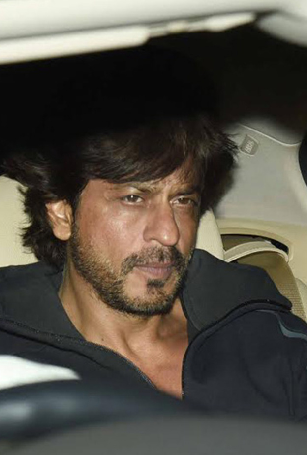 شاروخان تصرف بتهذيب واهتمام بعد الحادث