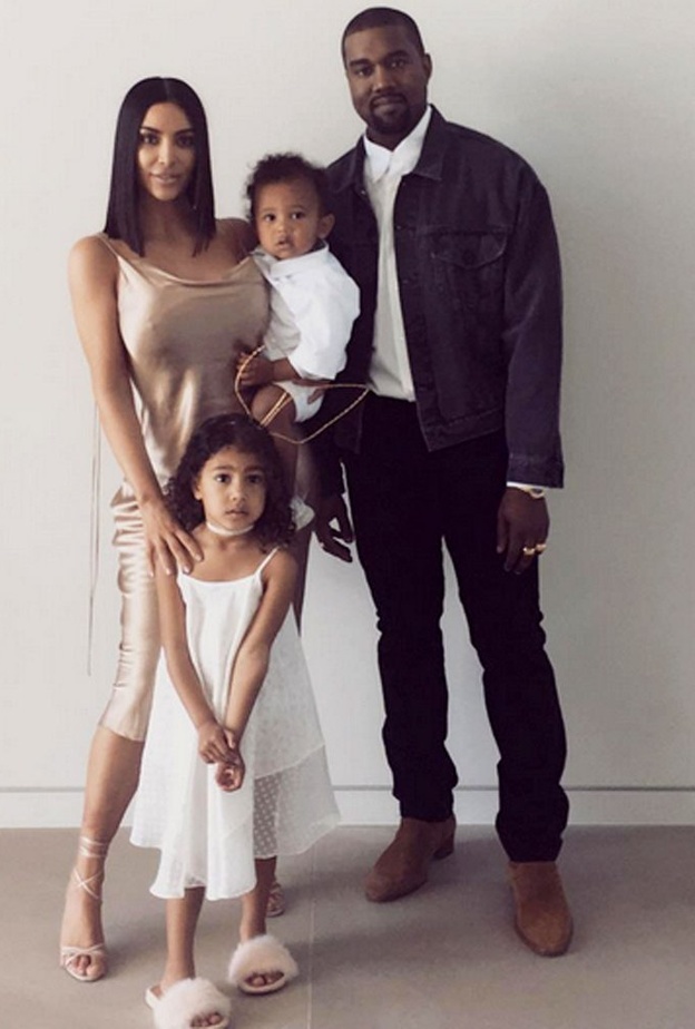 شروط تعاقد كاني ويست مع أم بديلة