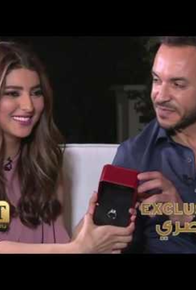 خلال تقديم خاتم الزواج لمريم سعيد على الهواء مباشرة