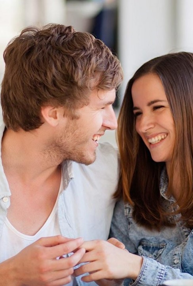 كيف تكتشفين اعجاب الرجل بك من لغة الجسد