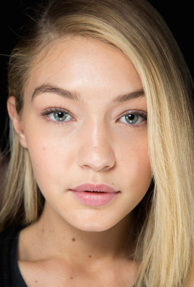 خدع المكياج المفيدة لفصل الصيف