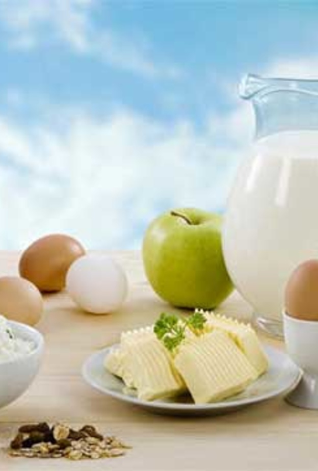 تناول البيض و الحليب يعالج نقص فيتامين ب12