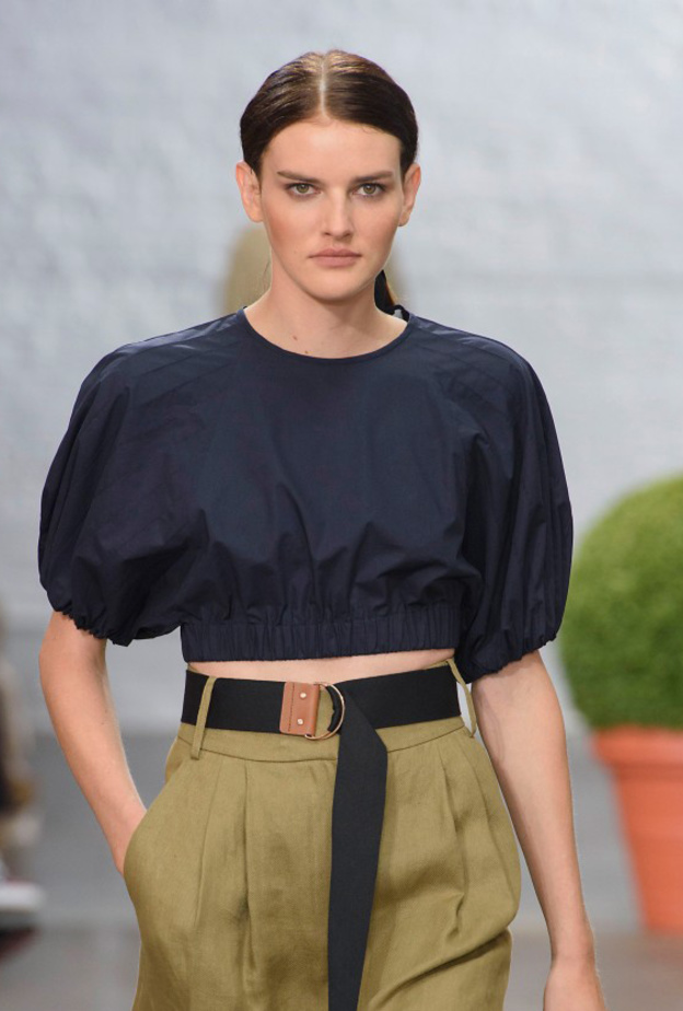 موديلات توبات من الجلد بتوقيع سان لوران Saint Laurent