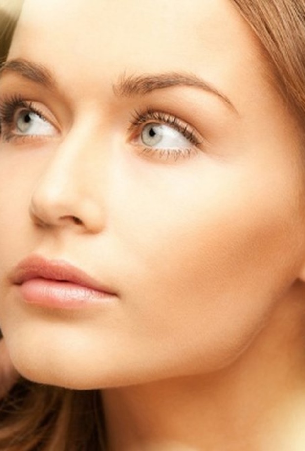 لأفوكادو هو مصدرغني بفيتامين “سي” وحمض الأوليك والأحماض الدهنية التي لديها كل المقومات تجديد شباب البشرة