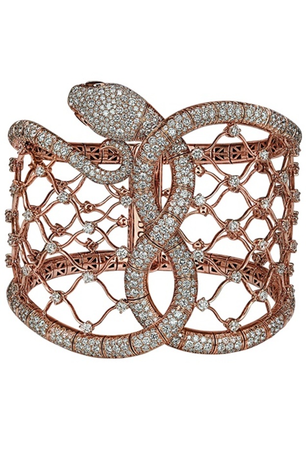 أسوارة شانيل مرصعة بالماس