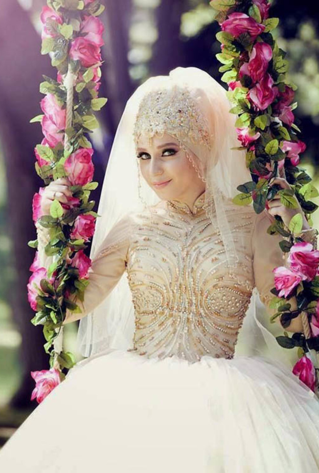 فستان زفاف محتشم من مجموعة حسن بظاظه