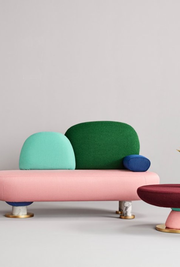 كنب ملون مصمم لغرف جلوس عصرية