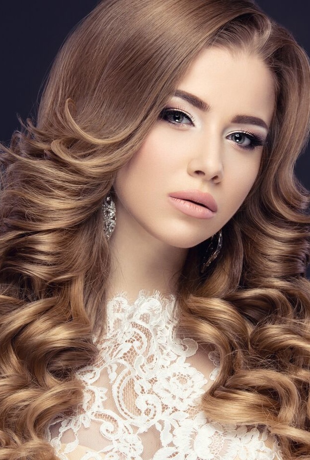 تسريحات شعر طويل للعروس