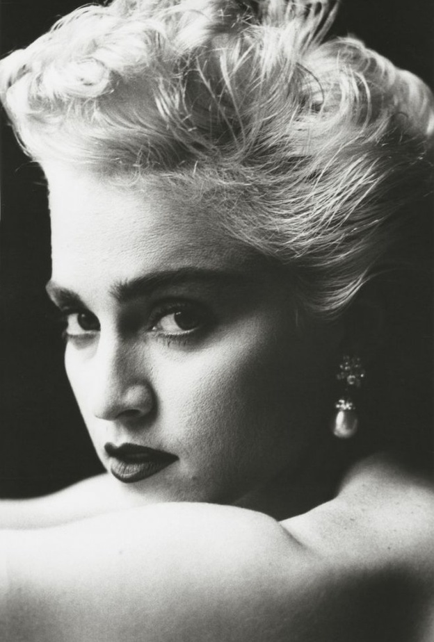 مادونا تختار قصات شعر الكاري الاشقر