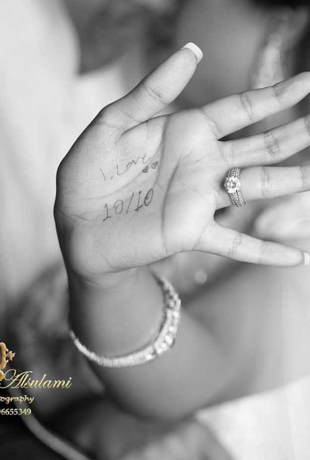 عروسين من تصوير المصورة سميرة السلمي