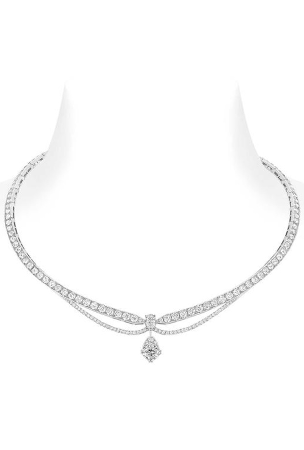 عقد من شانيل