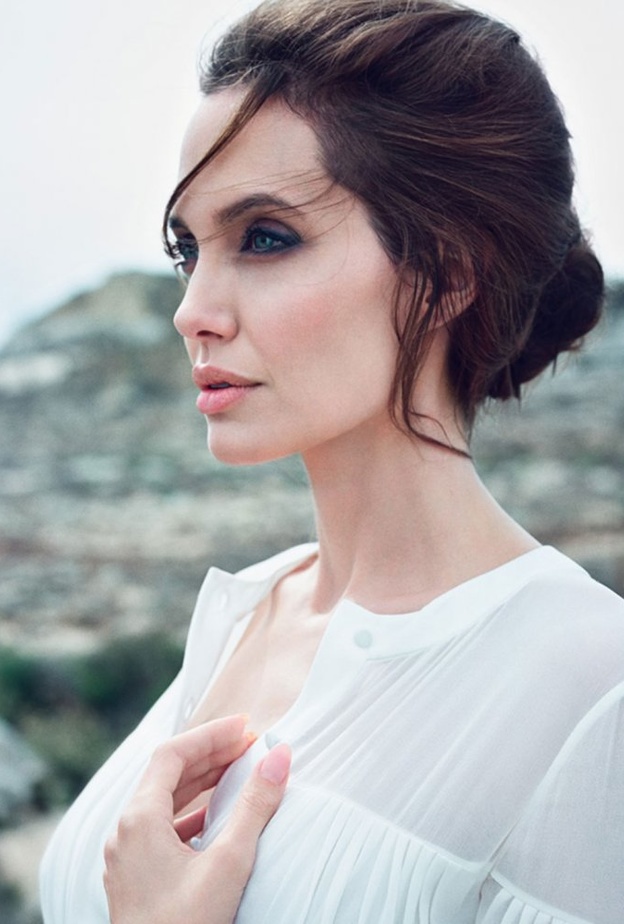 أنجيلينا جولي تبحث عن أي فرصة للعودة للتمثيل بسبب معاناتها ماليا منذ طلاقها