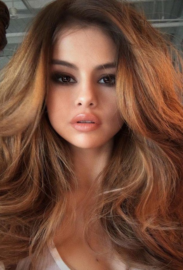 سيلينا جوميز حامل في طفلها الأول