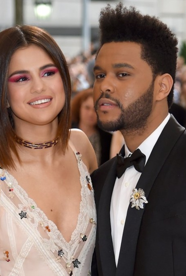 سيلينا جوميز (Selena Gomez) وذا ويك إند  خطبا سرا