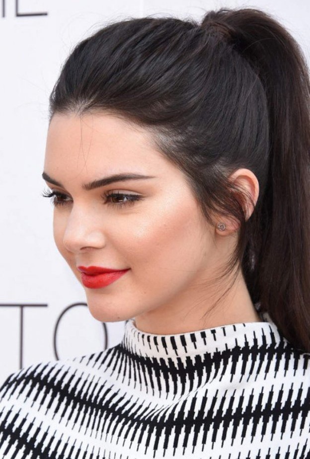 كيندال جينر Kendall Jenner بتسريحة ذيل الحصان