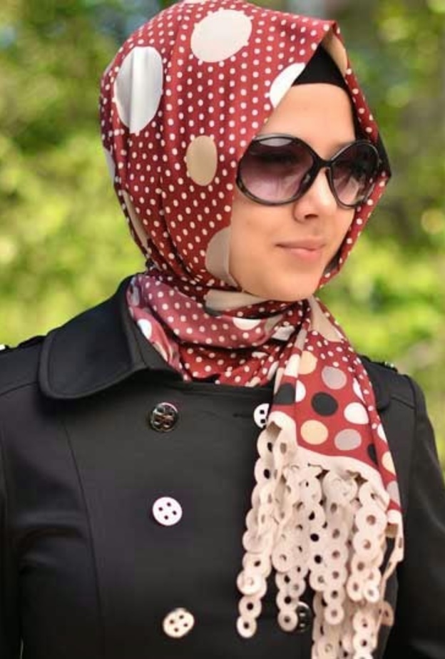 لفة حجاب تركية مميزة لصاحبات الأذواق الرفيعة بالمنقط المواكب للموضة وألوان الأحمر والخمري ولابيج