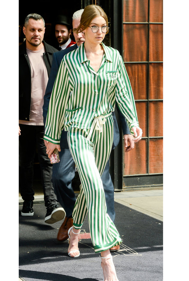 جيجي حديد ‏Gigi Hadid‏ اختارت التصاميم المقلمة بخطوط مستقيمة من توقيع ‏Morgan Lane