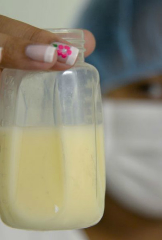 هل حليب الأم يوجد به جينات وراثية تنتقل للطفل