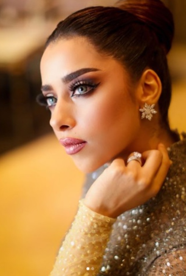 رسمات حواجب مع الشعيرات المفرغة من ميريام فارس