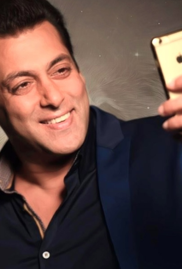 سلمان خان يكشف سر احتفاظه بصورة مع شاروخان على هاتفه المحمول