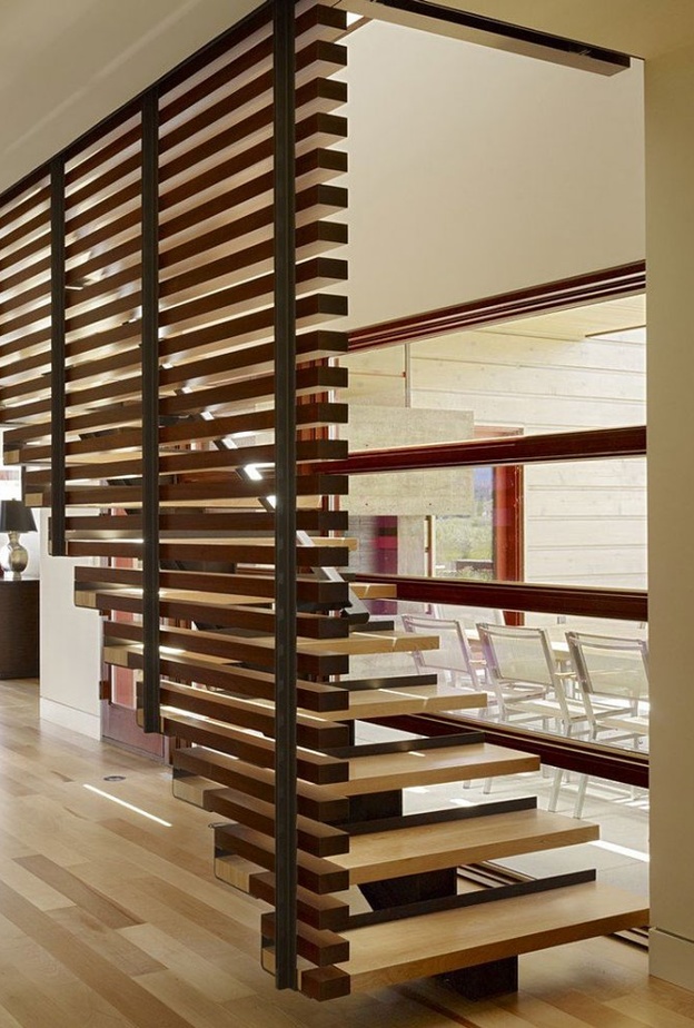 ديكور خشب في تصميم الدرج الداخلي