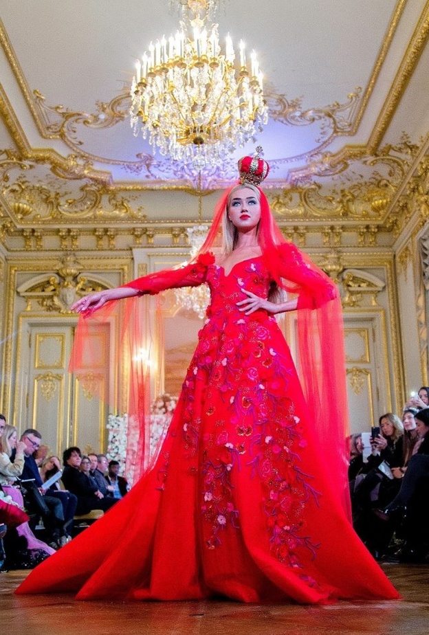 فساتين خطوبة باللون الاحمر من مجموعة منى المنصوري