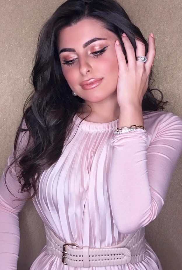 مكياج خفيف وناعم على طريقة مينا الشيخلي