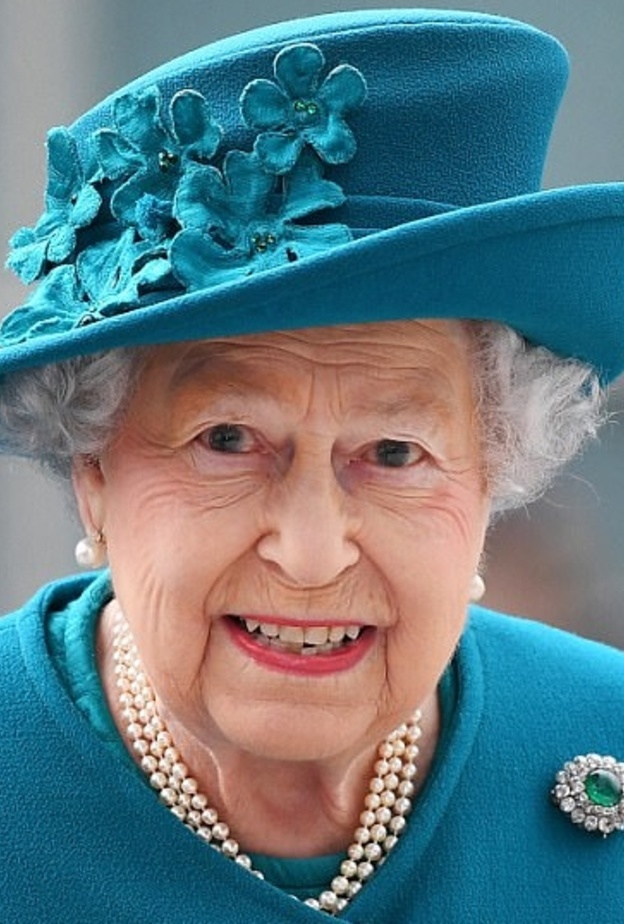 وجبة خفيفة لا تسافر ملكة بريطانيا دون أن تحملها معها