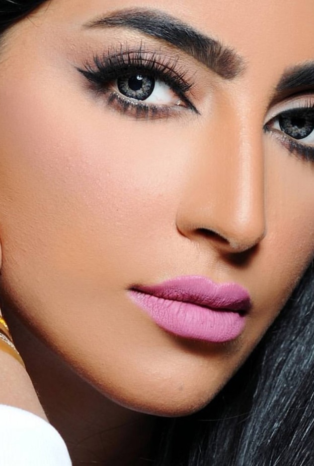 مكياج خليجي جذاب على طريقة بثينة الرئيسي