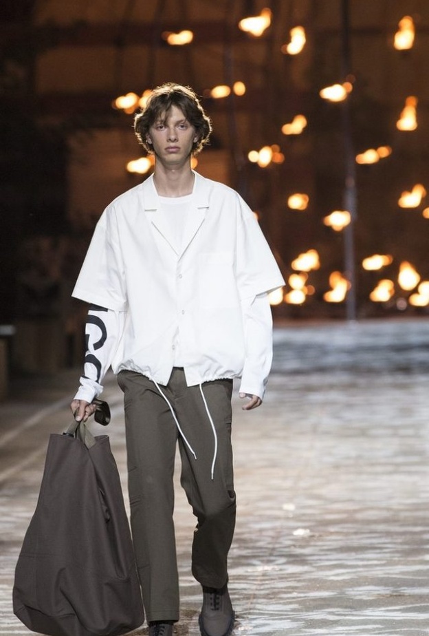 موضة التصاميم المقلمة عرضتها دار Hugo Florentin