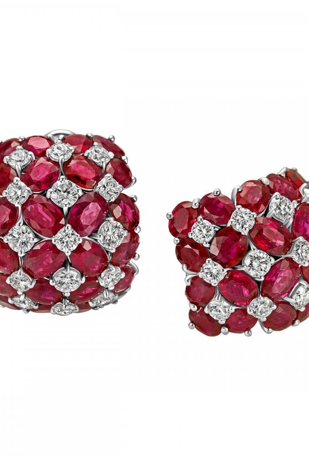 أقراط داماس من الذهب الأبيض والماس والياقوت