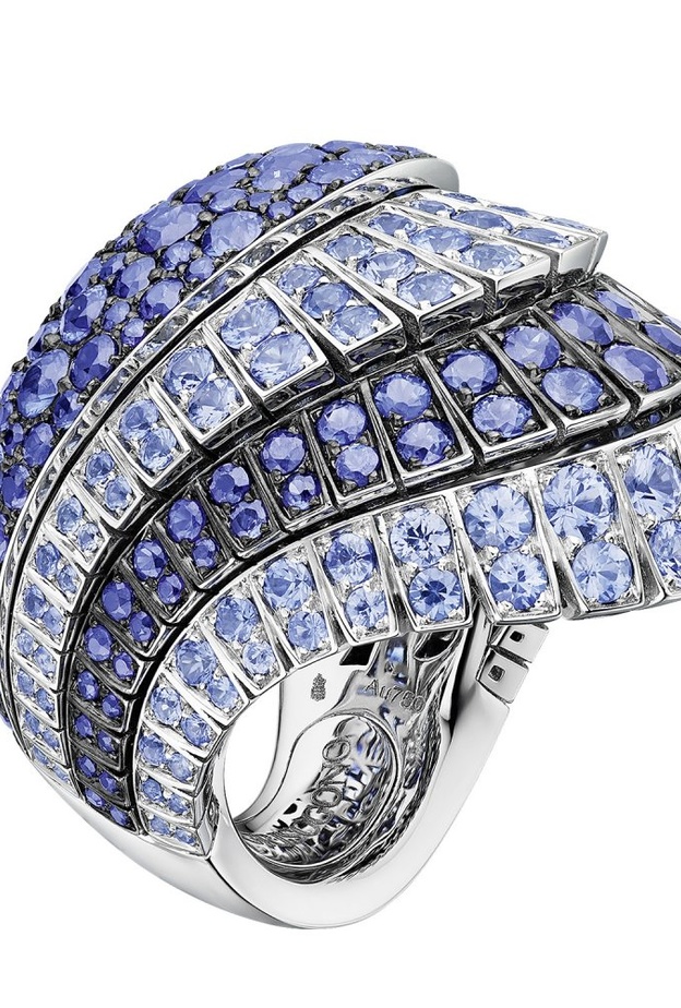 أسوارة بولغاري من الذهب والياقوت الأزرق والماس