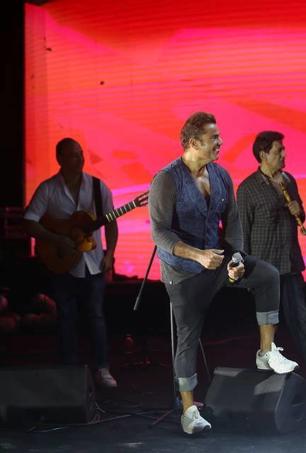 حفل عمرو دياب بالساحل الشمالي