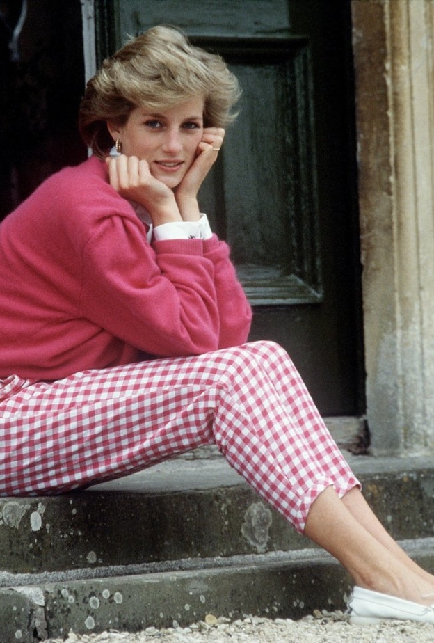 الاميرة ديانا اختارت بناطيل مربعة ومستقيمة