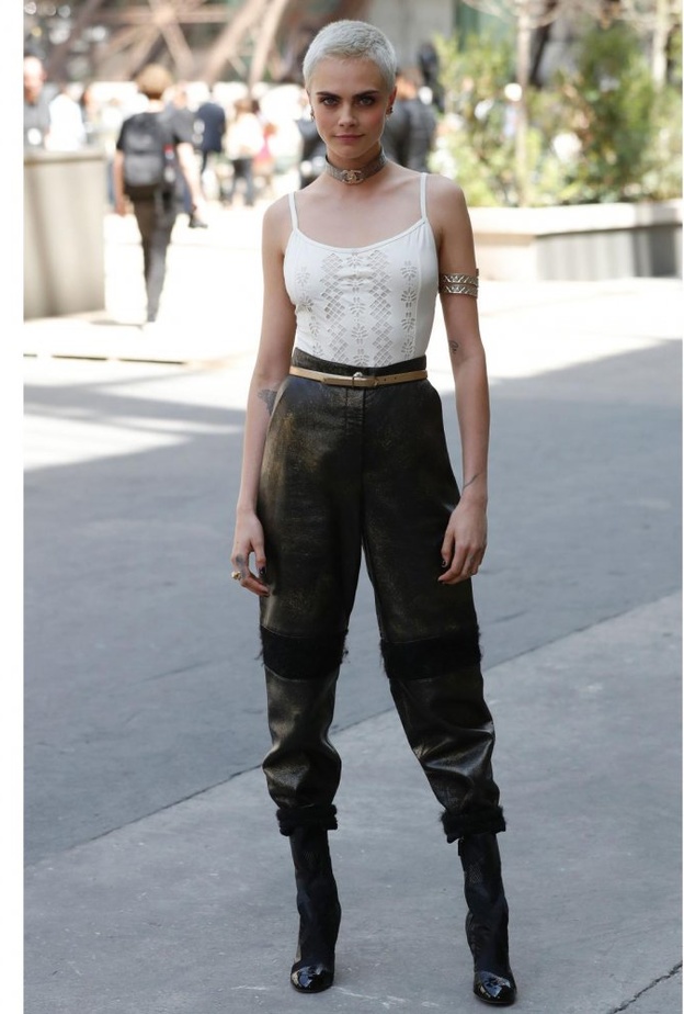 ناتالي بورتمان Natalie Portman تختار فستان أسود كلاسيكي خلال حضورها عرض ديور Dior