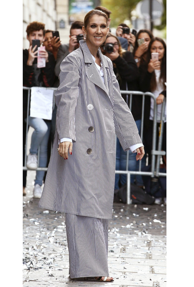 فستان أسود فاخر مع أكمام الكشكش المكشوفة من اختيار JAMIE CHUNG