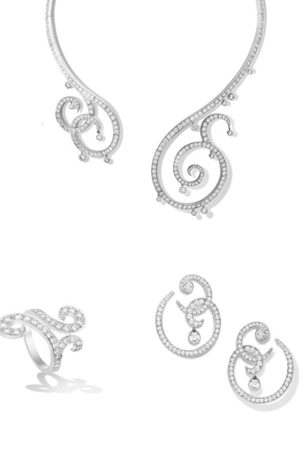 طقم ذهب أبيض مرصع بالماس من فان كليف آند أربلز