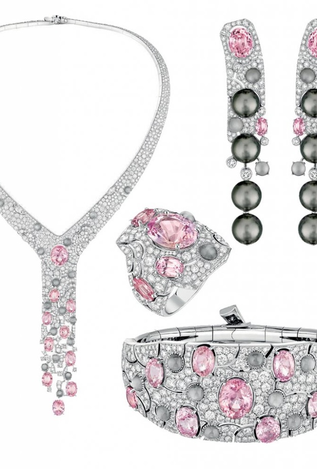 طقم ذهب أبيض وياقوت من شانيل